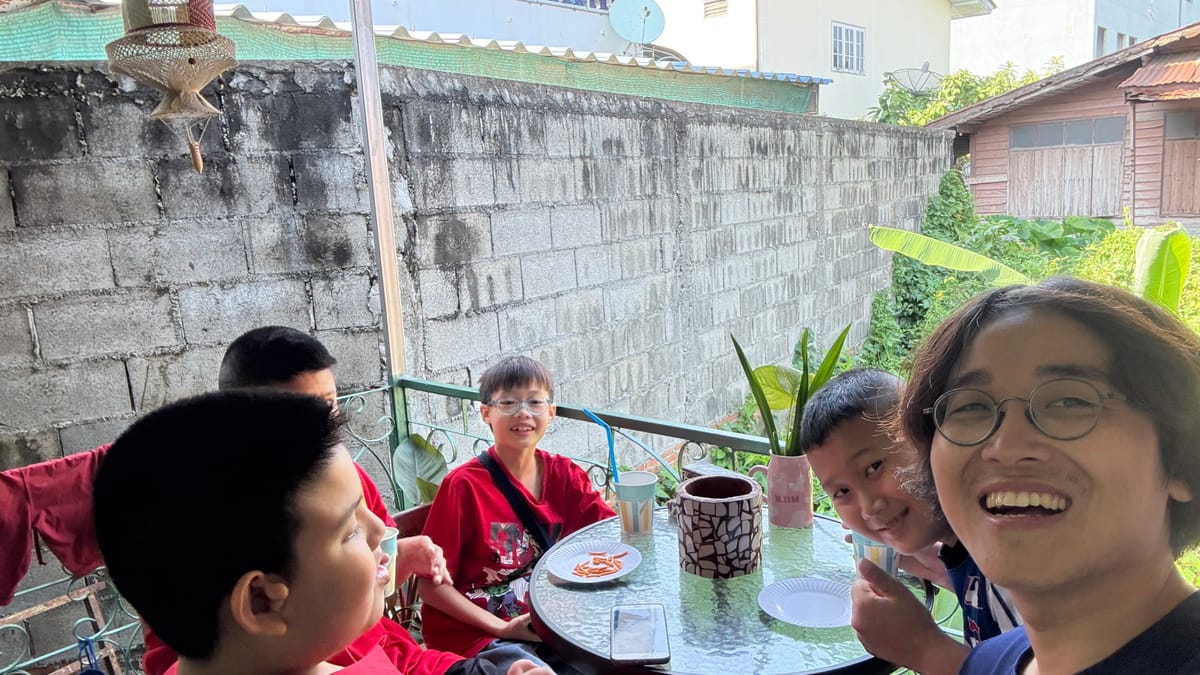 자전거 100km보다 힘든 것: 태국 초등학생들과의 크리스마스 파티