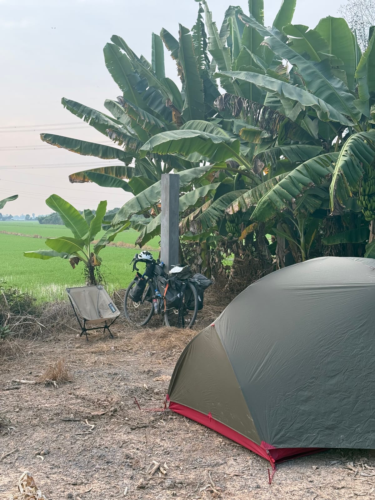 앵무새 부리(Parrot’s Beak)를 지나며: 여전히 남아있는 식민지의 유산