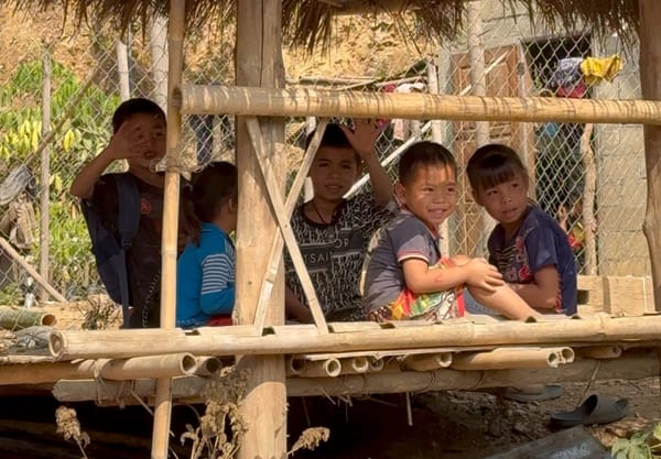 사활을 걸고 쫓아오는 아이들: 자전거 여행자들이 누리는 축복(?)