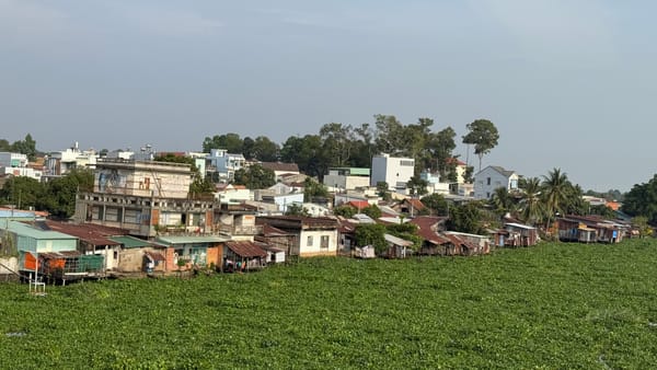 캄보디아 국경 검문소의 화려한 손놀림, 어느새 털린 지갑